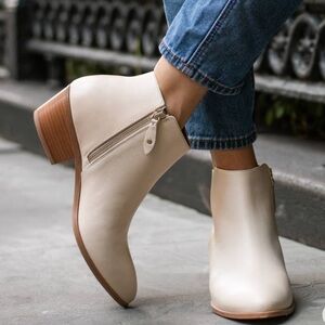 Thursday Boot Co ‘Downtown’ Beige Leather Ankle Boots 9 EUC